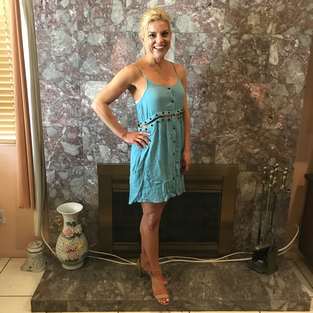 Be u dress πsale π - Picture 2 of 8